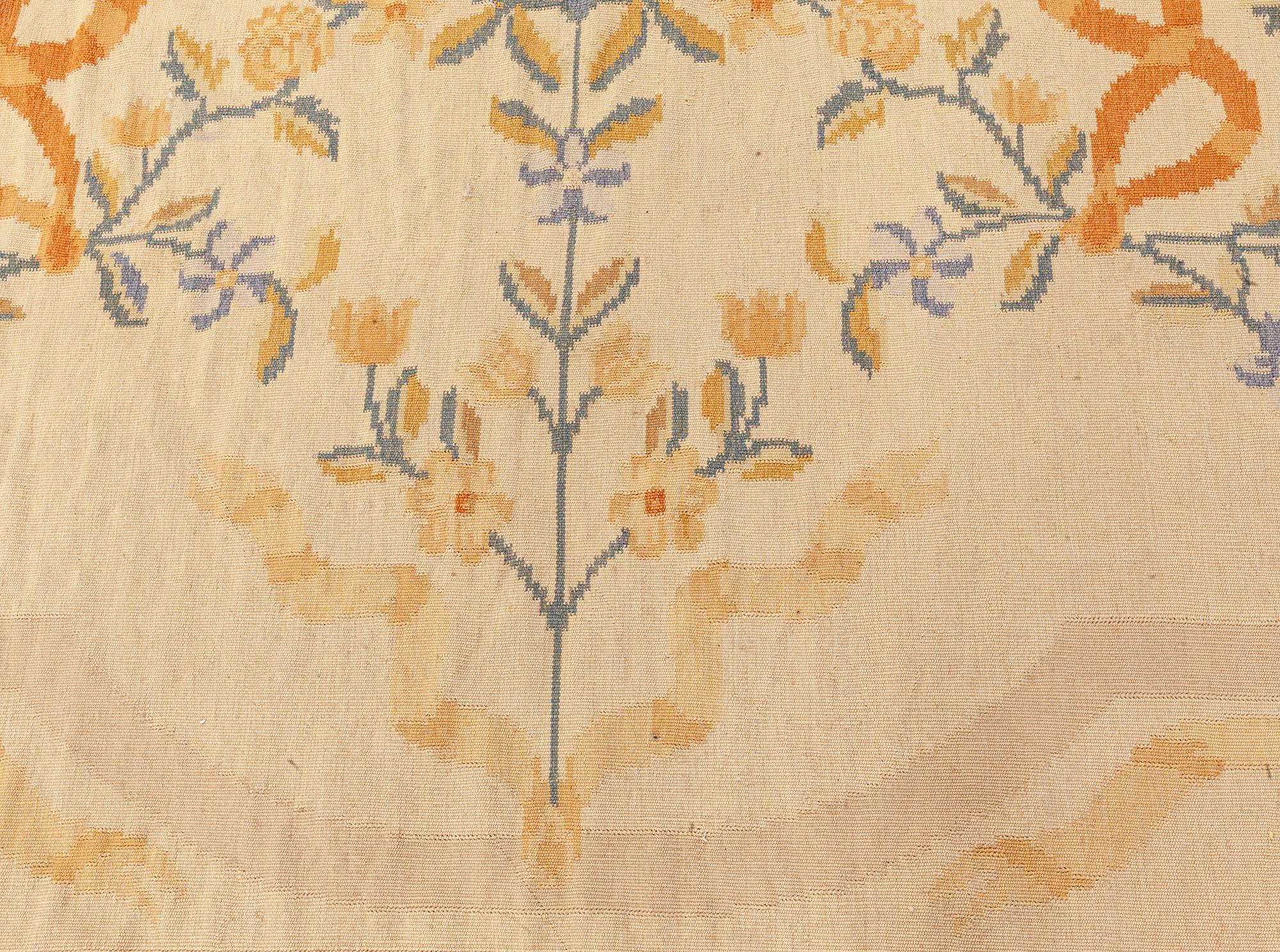 Zeitgenössischer, geblümter bessarabischer, handgefertigter Wollteppich von Doris Leslie Blau (Chinesisch) im Angebot