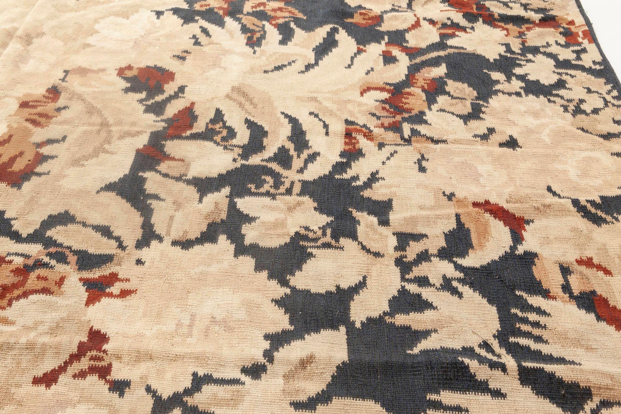 Alfombra contemporánea de lana de diseño floral Besarabia hecha a mano por Doris Leslie Blau en Nuevo estado para la venta en New York, NY
