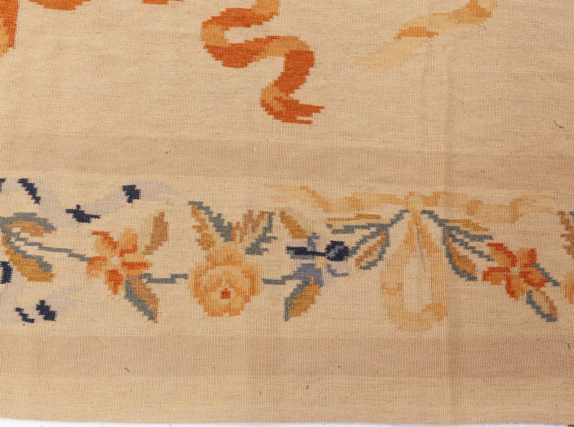 Zeitgenössischer, geblümter bessarabischer, handgefertigter Wollteppich von Doris Leslie Blau im Zustand „Neu“ im Angebot in New York, NY