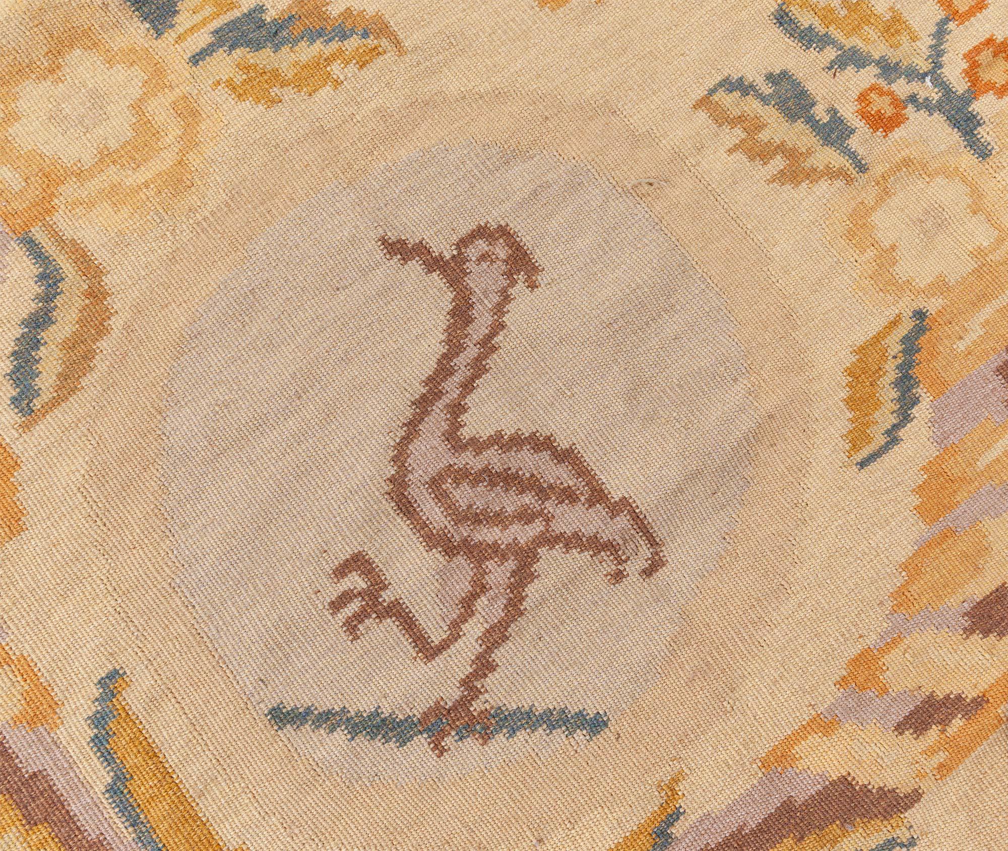 Zeitgenössischer, geblümter bessarabischer, handgefertigter Wollteppich von Doris Leslie Blau (Wolle) im Angebot