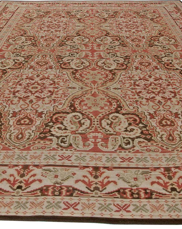 Contemporary floral design Bessarabian Shah 2 rug by Doris Leslie Blau.
Size: 9'5