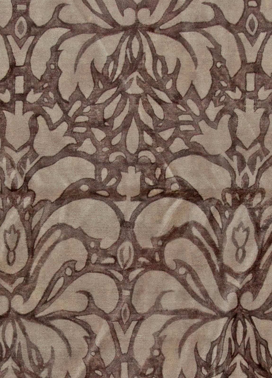 Contemporary floral design handmade wool rug by Doris Leslie Blau.
Size: 10'2