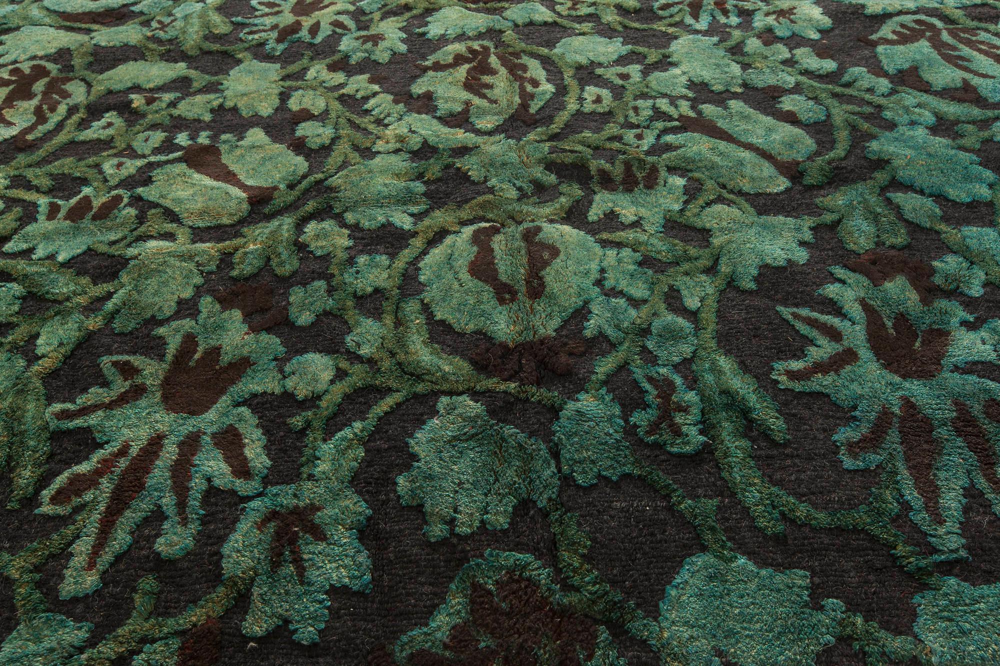 Zeitgenössischer floraler europäisch inspirierter tibetischer Teppich von Doris Leslie Blau (Tibetisch) im Angebot