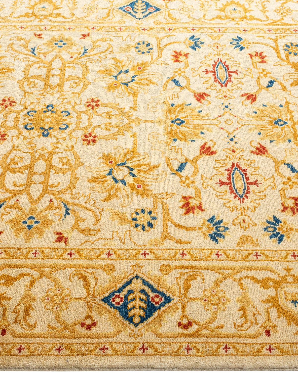 Contemporary Floral Hand Knotted Wool Ivory Area Rug In New Condition For Sale In Norwalk, CT