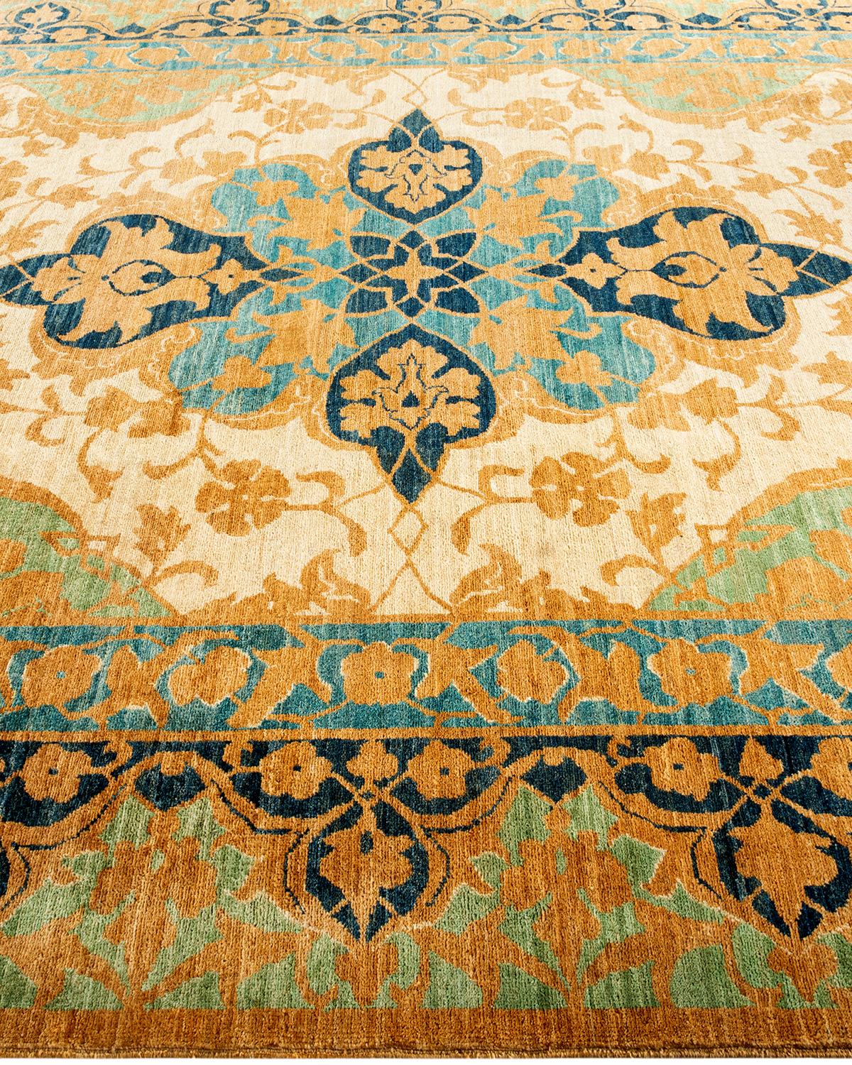 Contemporary Floral Hand Knotted Wool Ivory Area Rug In New Condition For Sale In Norwalk, CT