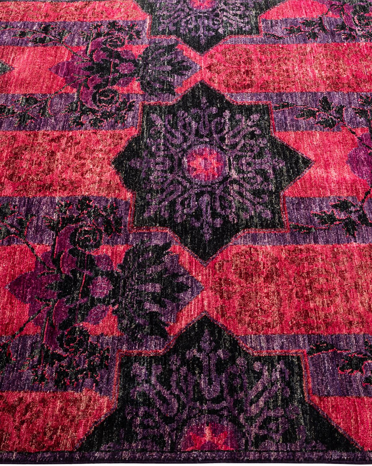 Contemporary Floral Hand Knotted Wool Pink Area Rug In New Condition For Sale In Norwalk, CT
