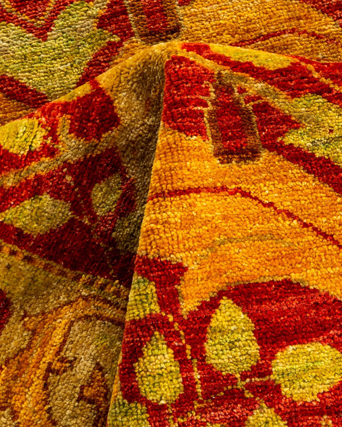 Tapis de course contemporain en laine nouée à la main, jaune et floral en vente 1