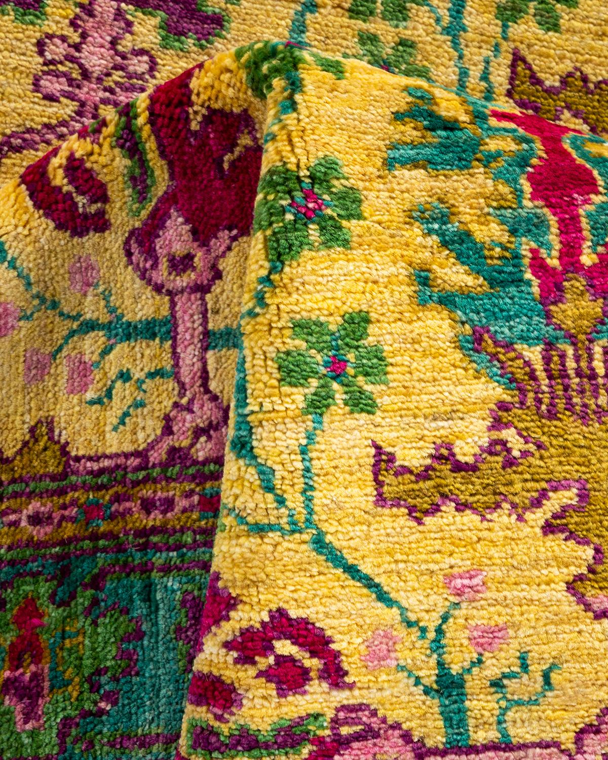 Tapis de course contemporain en laine nouée à la main, jaune et floral en vente 1
