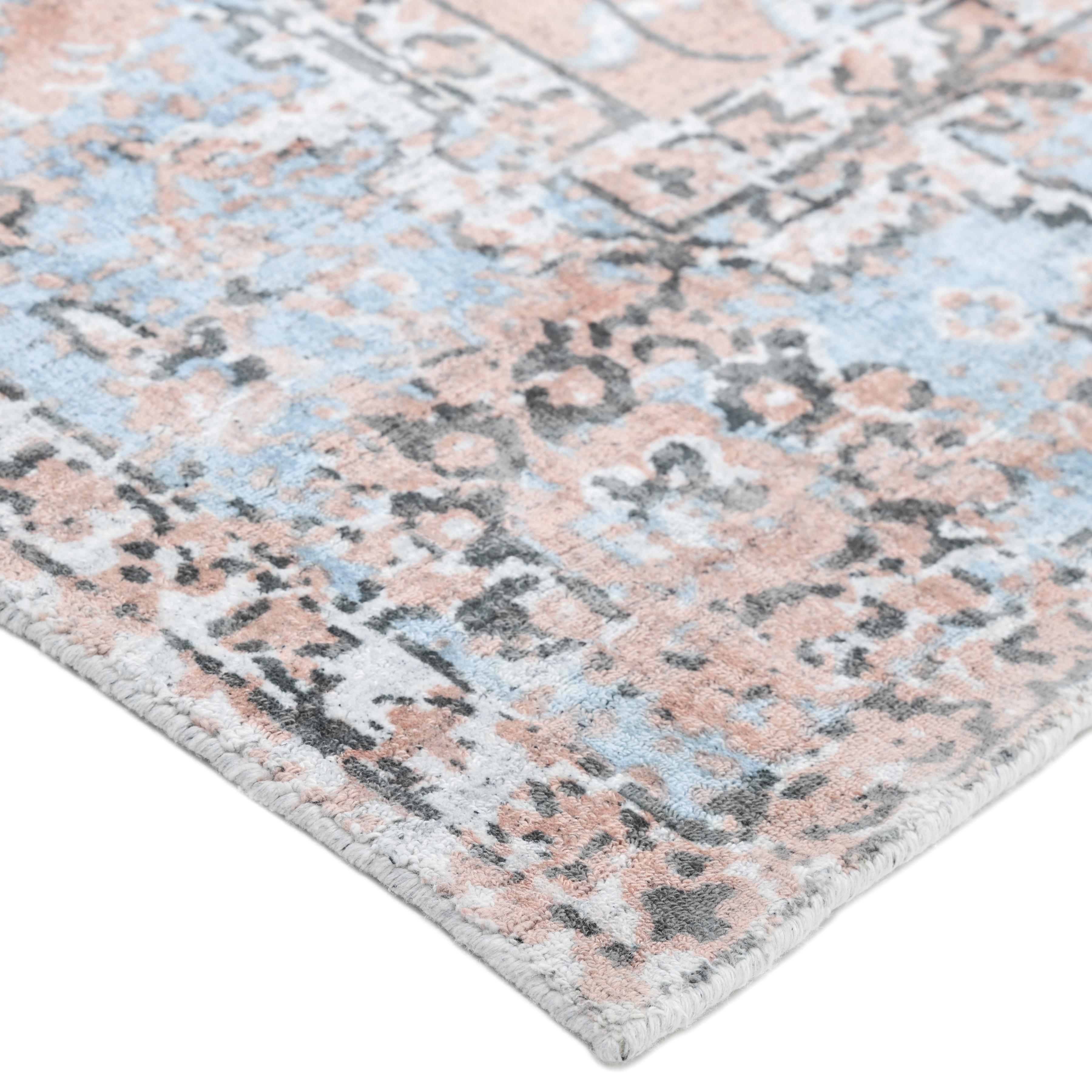 Fresh, spirited, and above all, luxurious, the rugs of the Modern collection can invigorate a traditional room as gracefully as they can ground a more contemporary space. Regardless of their color and style, there is just one thing about these rugs