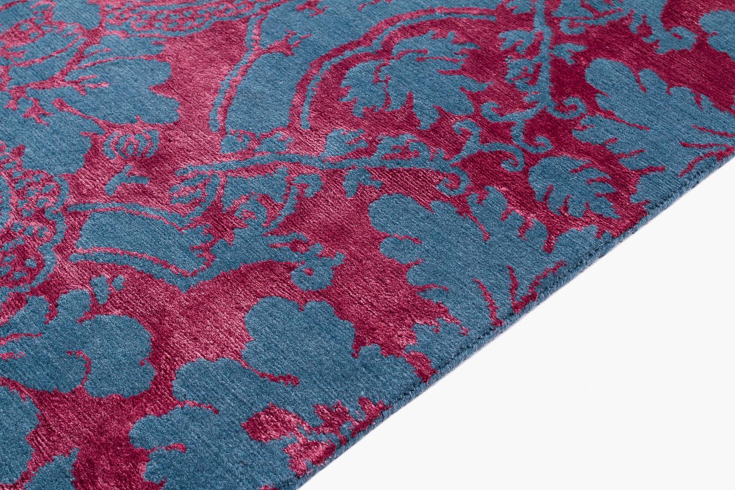Contemporary Floral Silk and Wool Runner Rug Penelope Aurora by Joseph Carini In New Condition For Sale In New York, NY