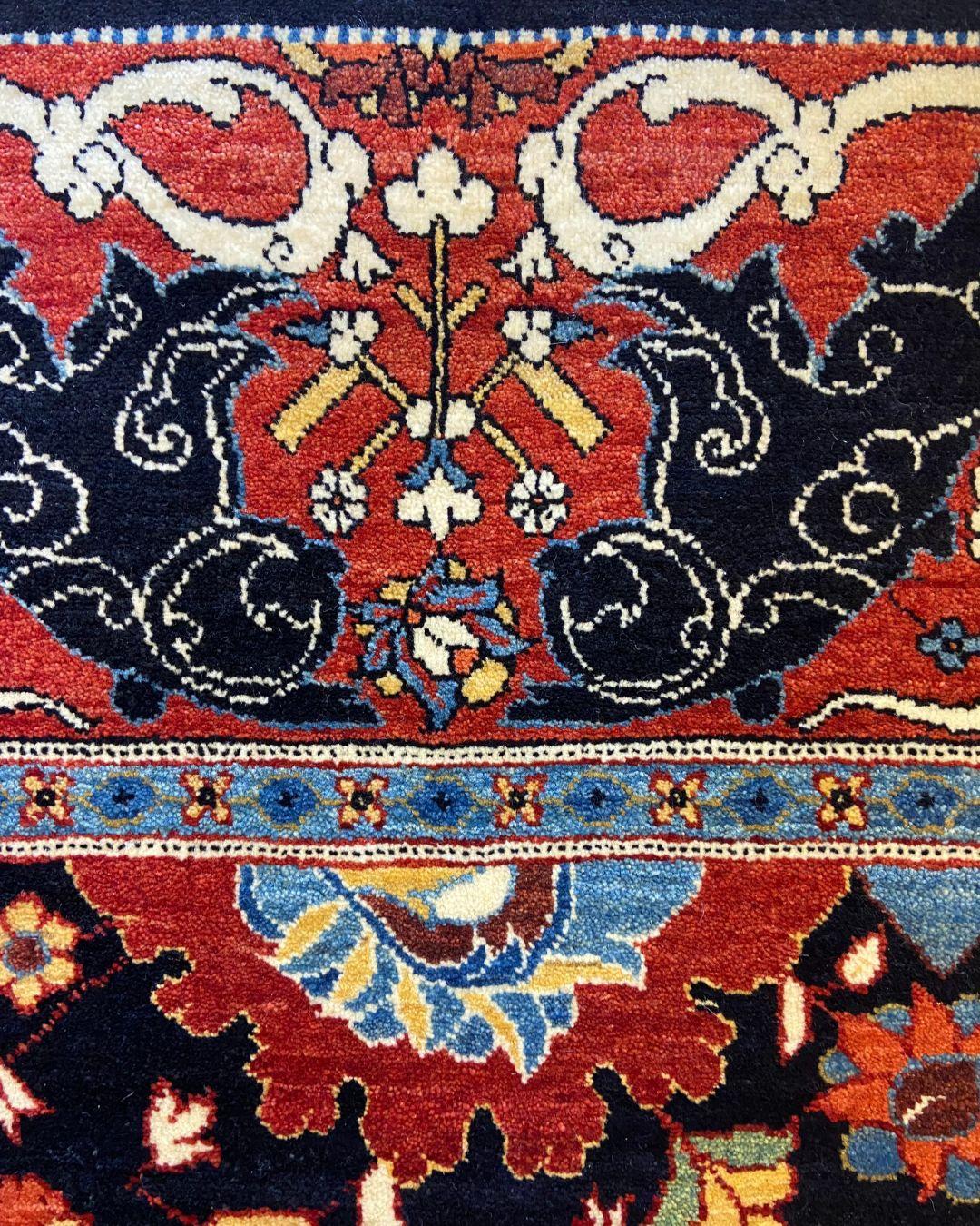 Tapis contemporain en laine à fleurs, noué à la main, noir, rouge, bleu, crème, 4′ × 6′ Neuf - En vente à New York, NY
