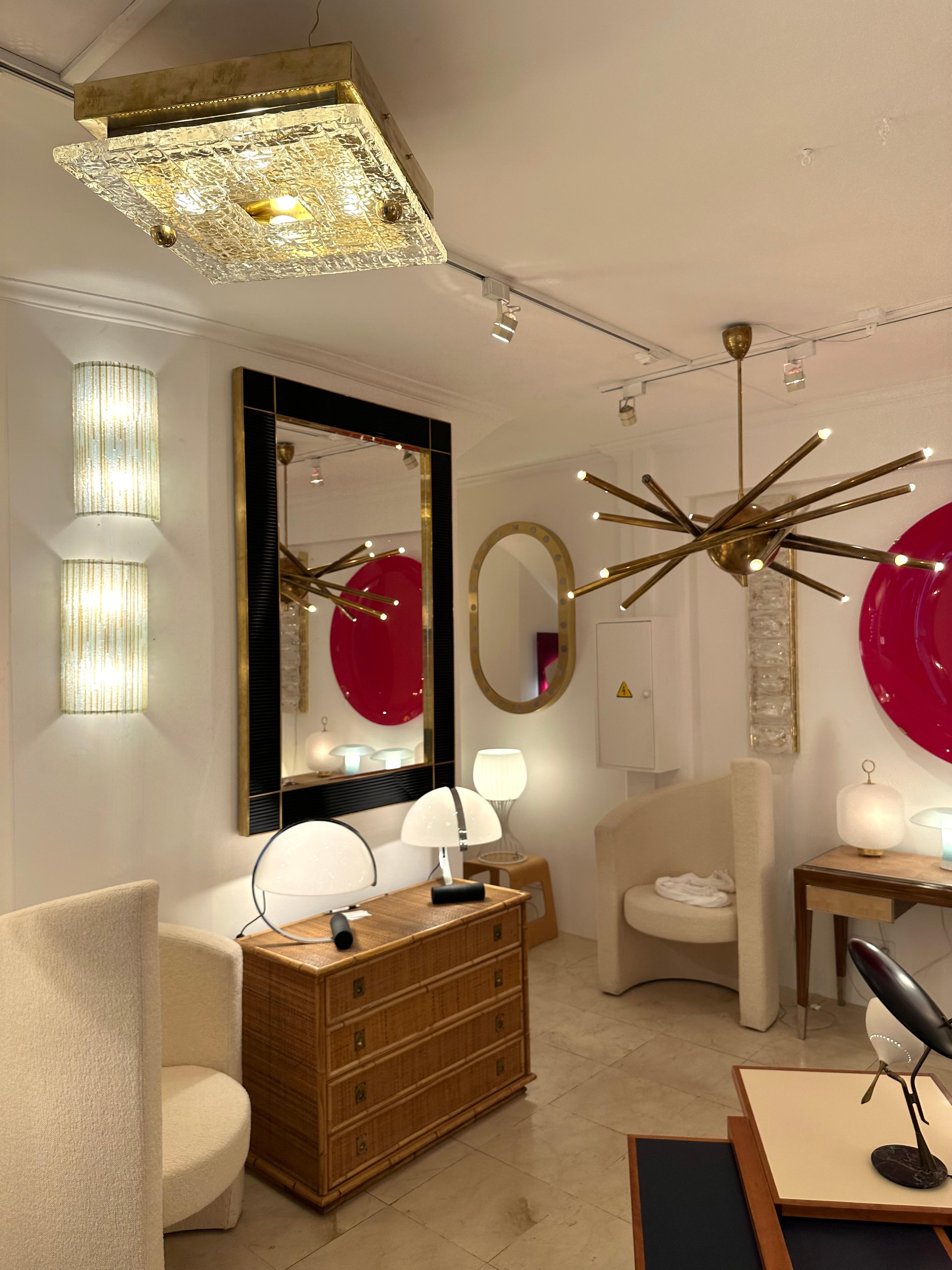 Flush mount chandelier ceiling pendant light lightning lamp with Murano glass textured blade and brass. Contemporary work from a small italian artisanal workshop. Minor imperfections due to artisanal handmade work. can be hang or screw on the