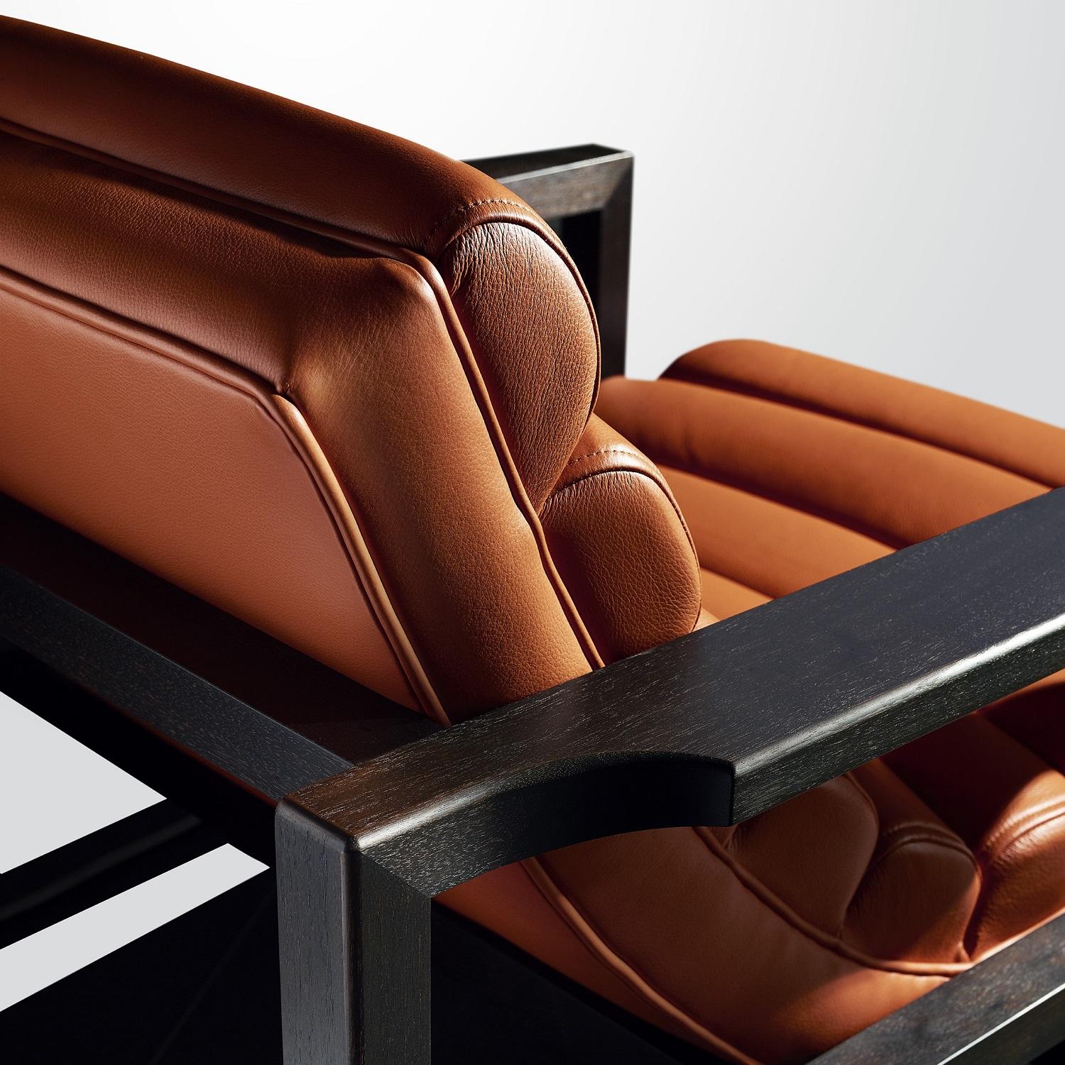 Zeitgenössischer Florence Easy Chair mit kanneliertem Gestell aus gelbem Leder und geöltem Nussbaumholz im Angebot 1