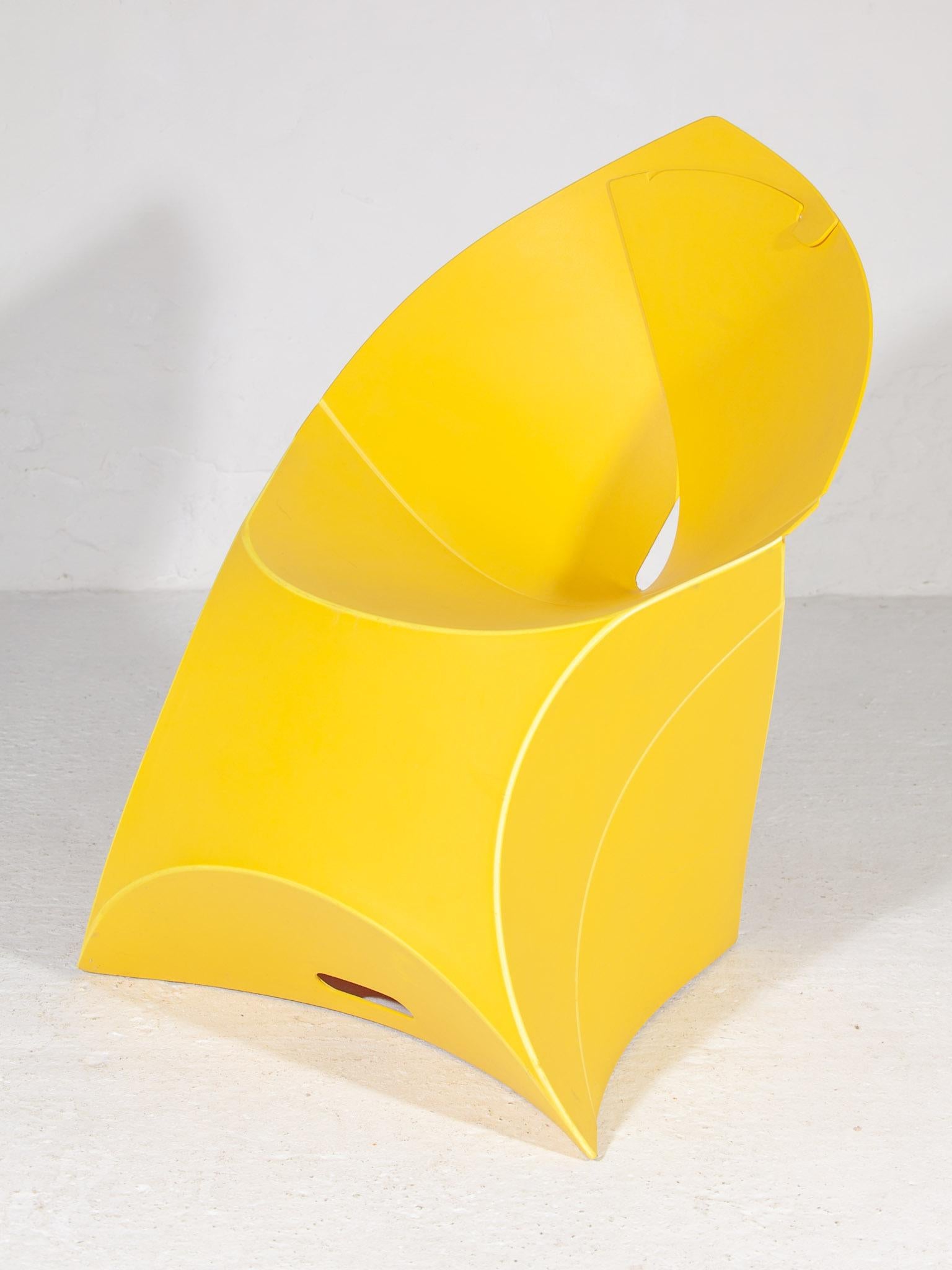 The Flux totally unique folding chair saving space has never been so stylish, with the award-winning Flux Chair. What things you usually expect from a folding chair easy to store and easy to carry can be transformed from a large polypropylene