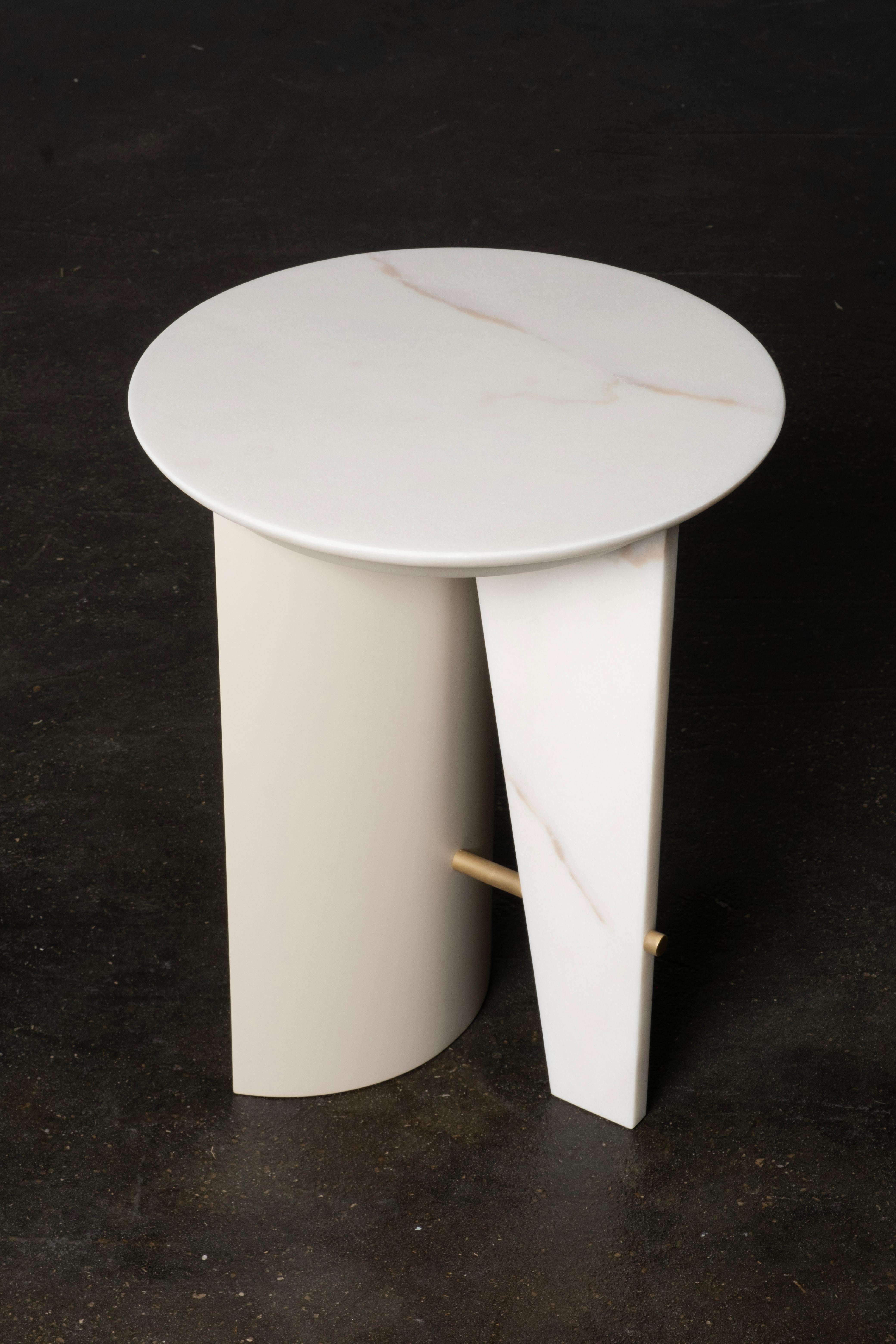 Moderno Tavolino Foice Contemporary, Marmo Calacatta, Fatto a mano in Portogallo da Greenapple in vendita