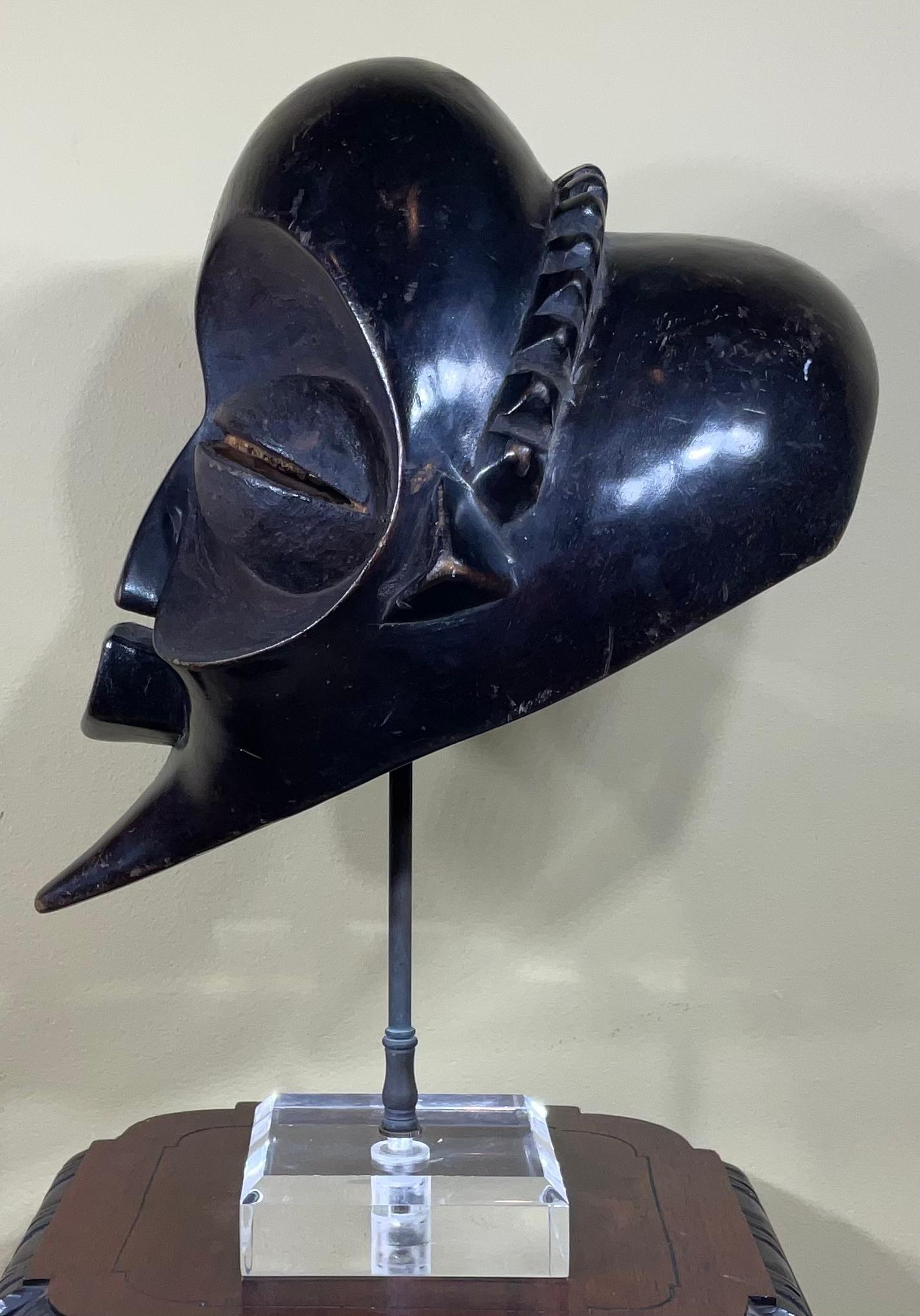 Africano Maschera in Wood in stile Folk Art Contemporaneo in vendita