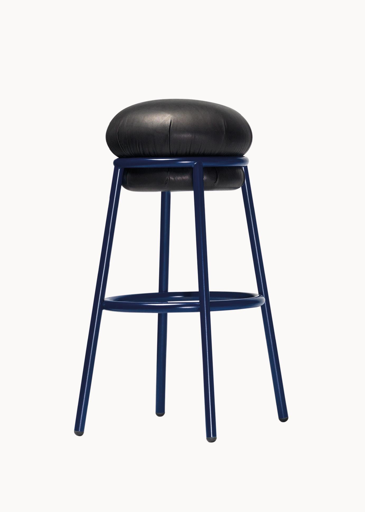 'Grasso' by Stephen Burks x Bd Barcelona

Footstool:
Ø36 x 80 cm

Upholstery ref: Florida Leather Black
Frame: Blue

An stool that pursues a visual “ultra-comfort”, and invites you to sit on it. The leather upholstery oozes over the bare iron