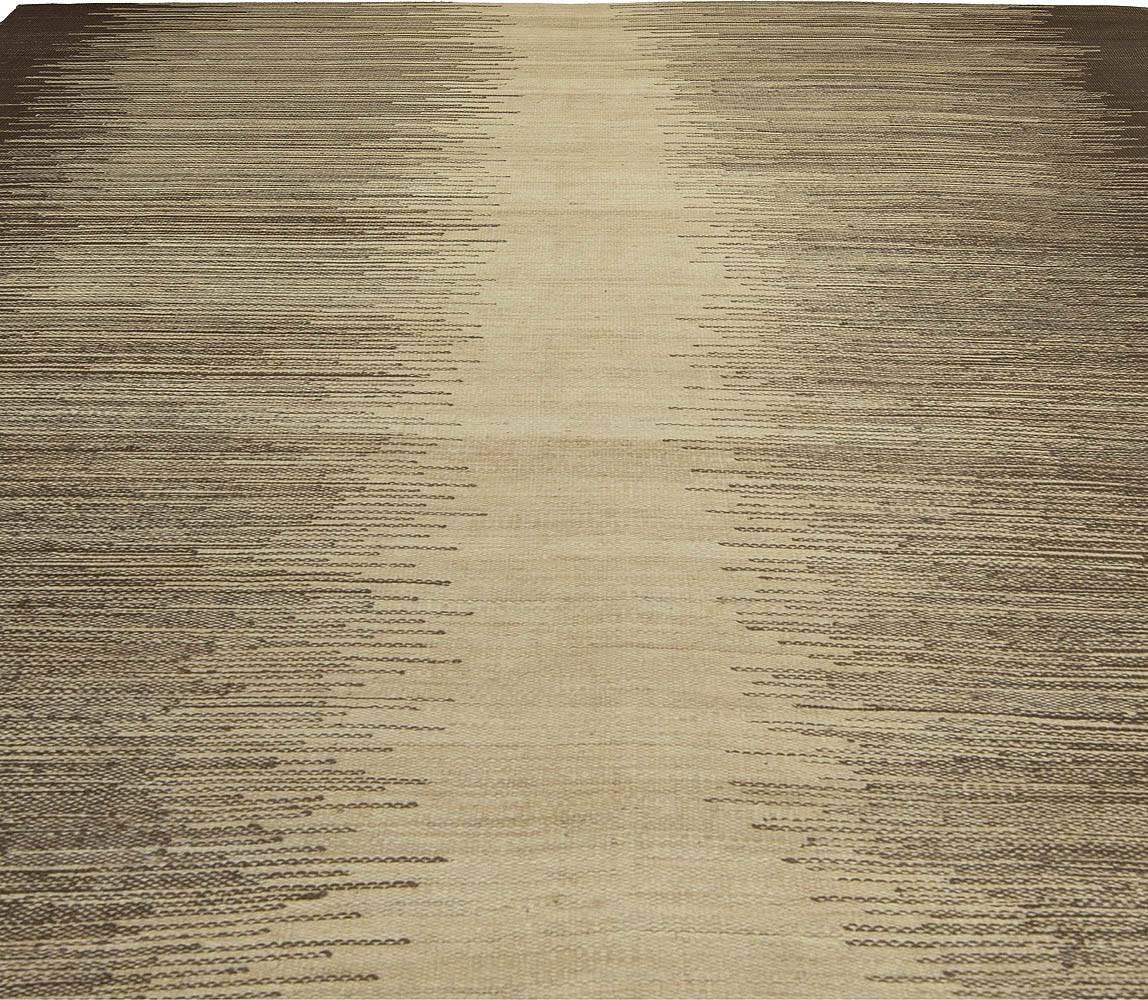 Zeitgenössischer handgefertigter Forel-Teppich aus Wolle in Braun und Beige von Doris Leslie Blau (Moderne) im Angebot