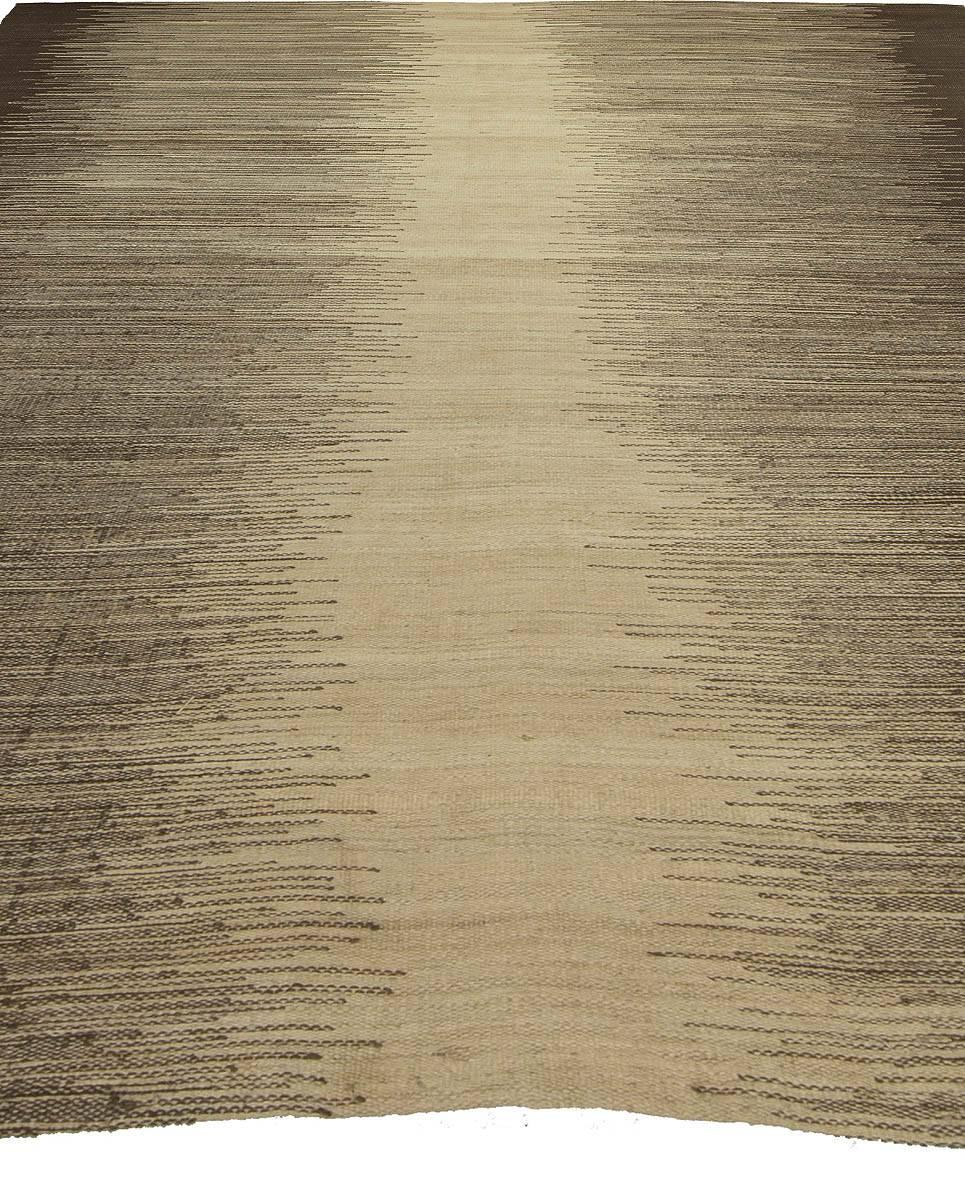 Zeitgenössischer handgefertigter Forel-Teppich aus Wolle in Braun und Beige von Doris Leslie Blau (Indisch) im Angebot