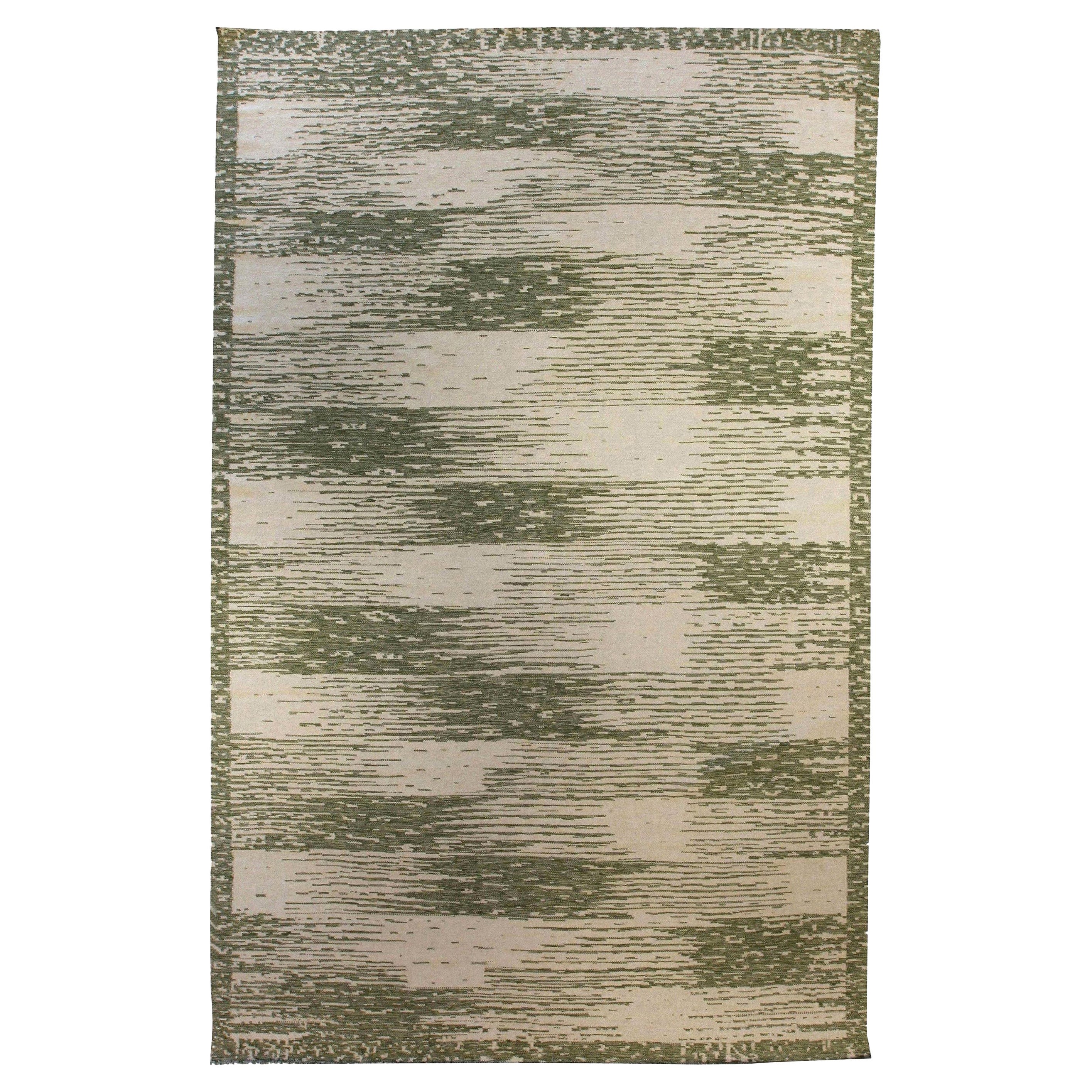 Alfombra contemporánea Forel de lana verde y beige hecha a mano por Doris Leslie Blau