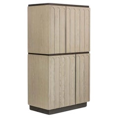 Zeitgenössische Vier Türen Schrank In Oak Wood Und Oxidiert Messing Von José Castro