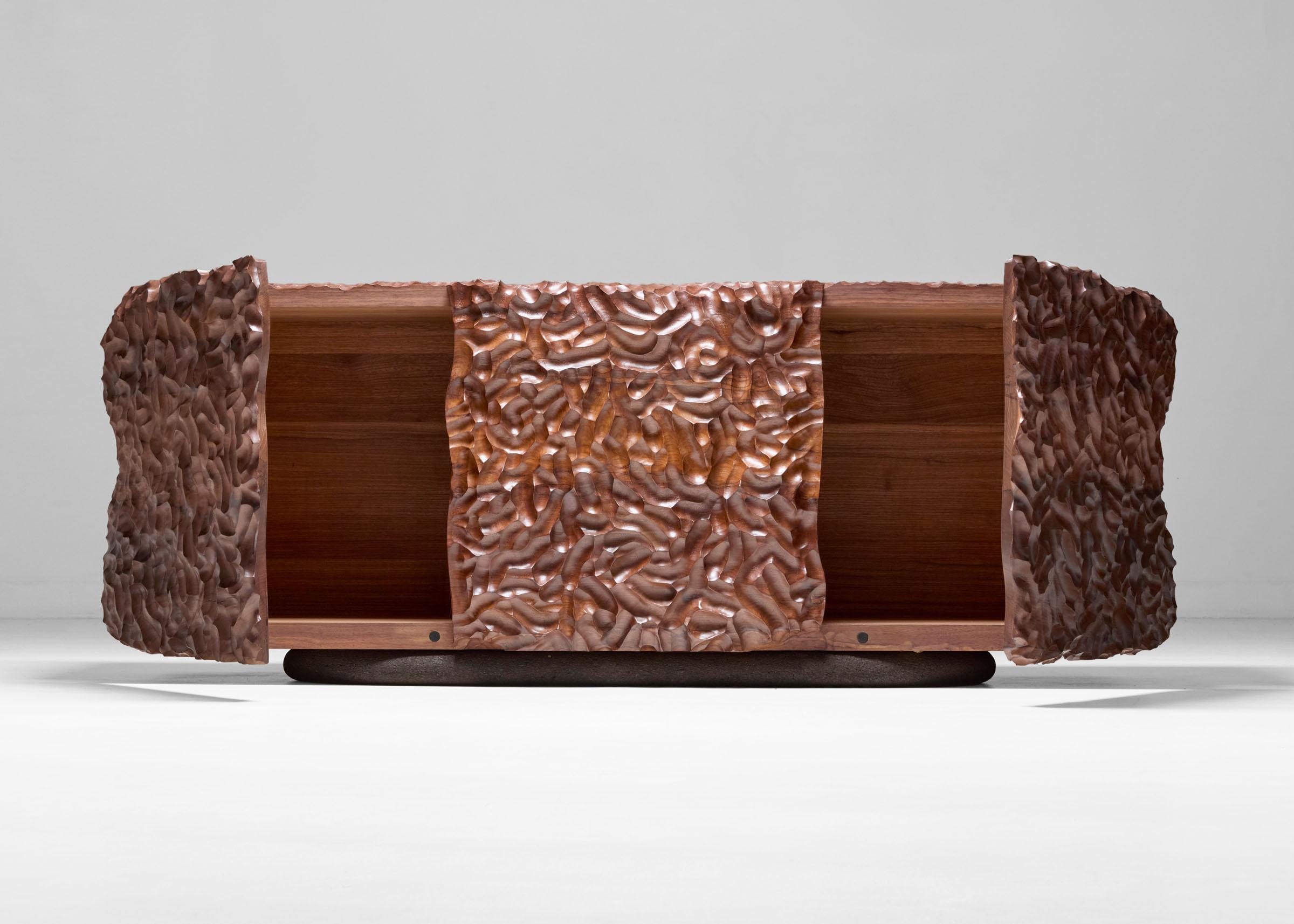 Zeitgenössischer Schrank aus Fracé-Holz Formed in Touch von Benoit Viaene (Belgisch) im Angebot