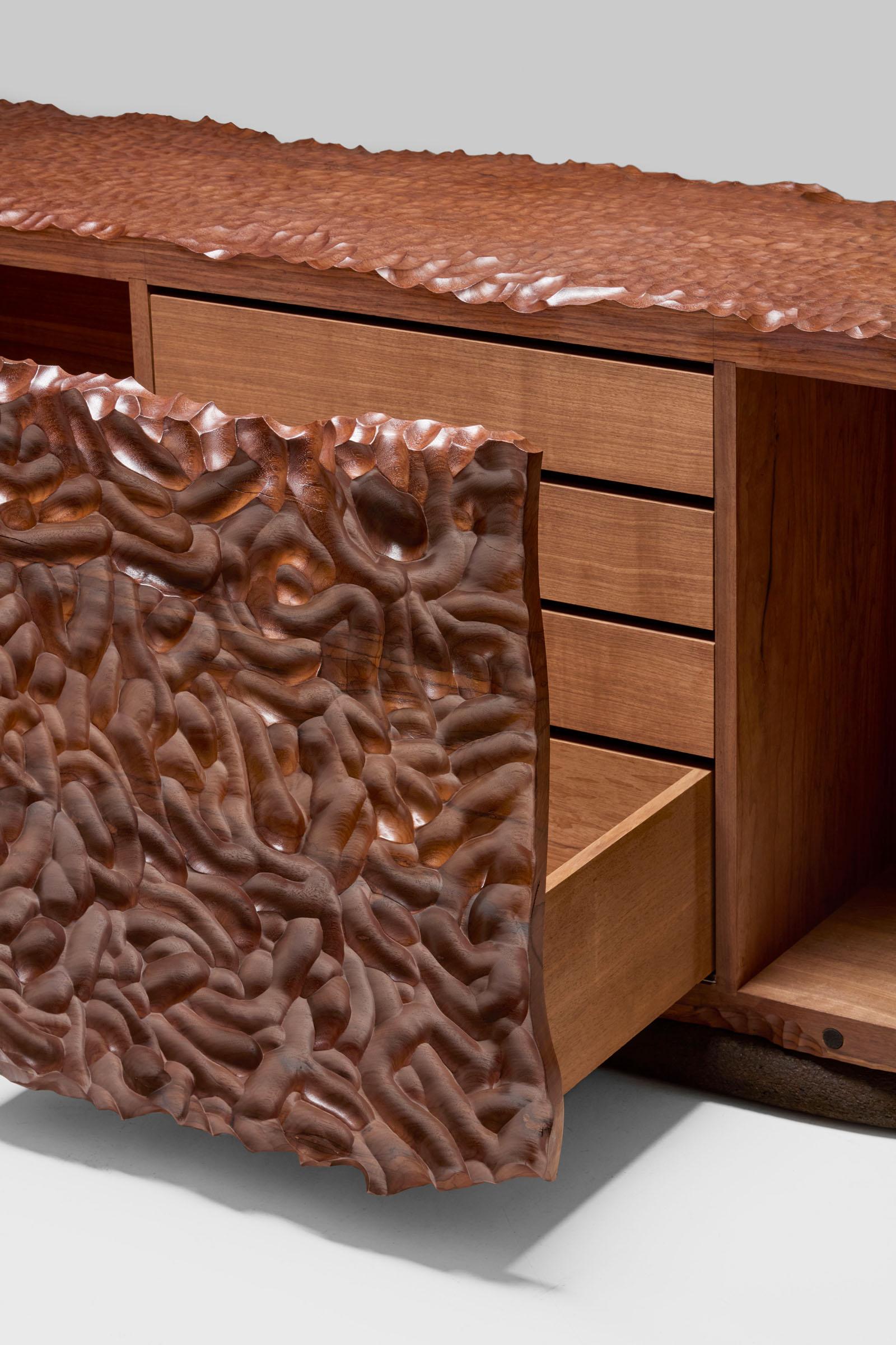 Zeitgenössischer Schrank aus Fracé-Holz Formed in Touch von Benoit Viaene im Zustand „Neu“ im Angebot in 1204, CH