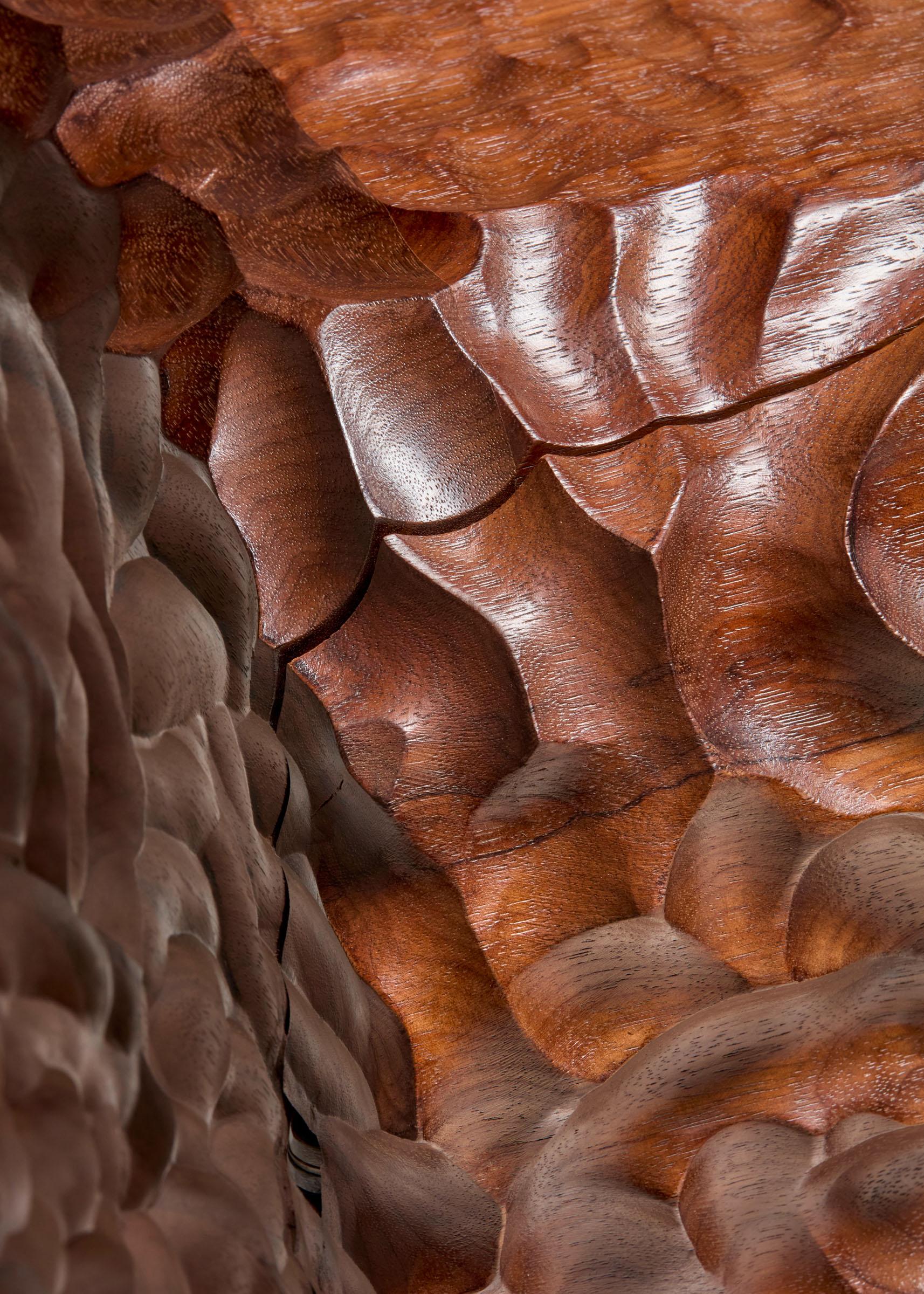 Zeitgenössischer Schrank aus Fracé-Holz Formed in Touch von Benoit Viaene (Hartholz) im Angebot