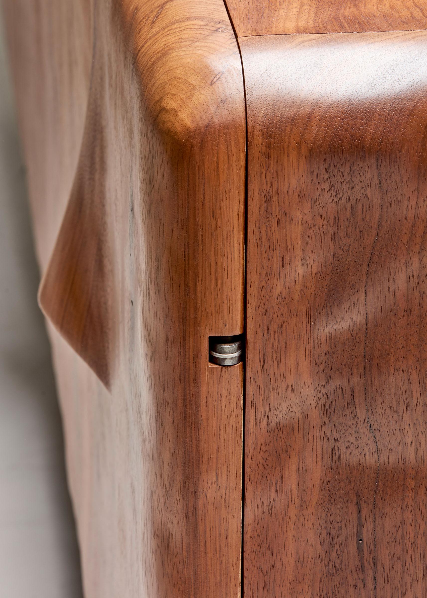 Zeitgenössischer Schrank Get a Grip aus Fracéholz von Benoit Viaene im Angebot 3