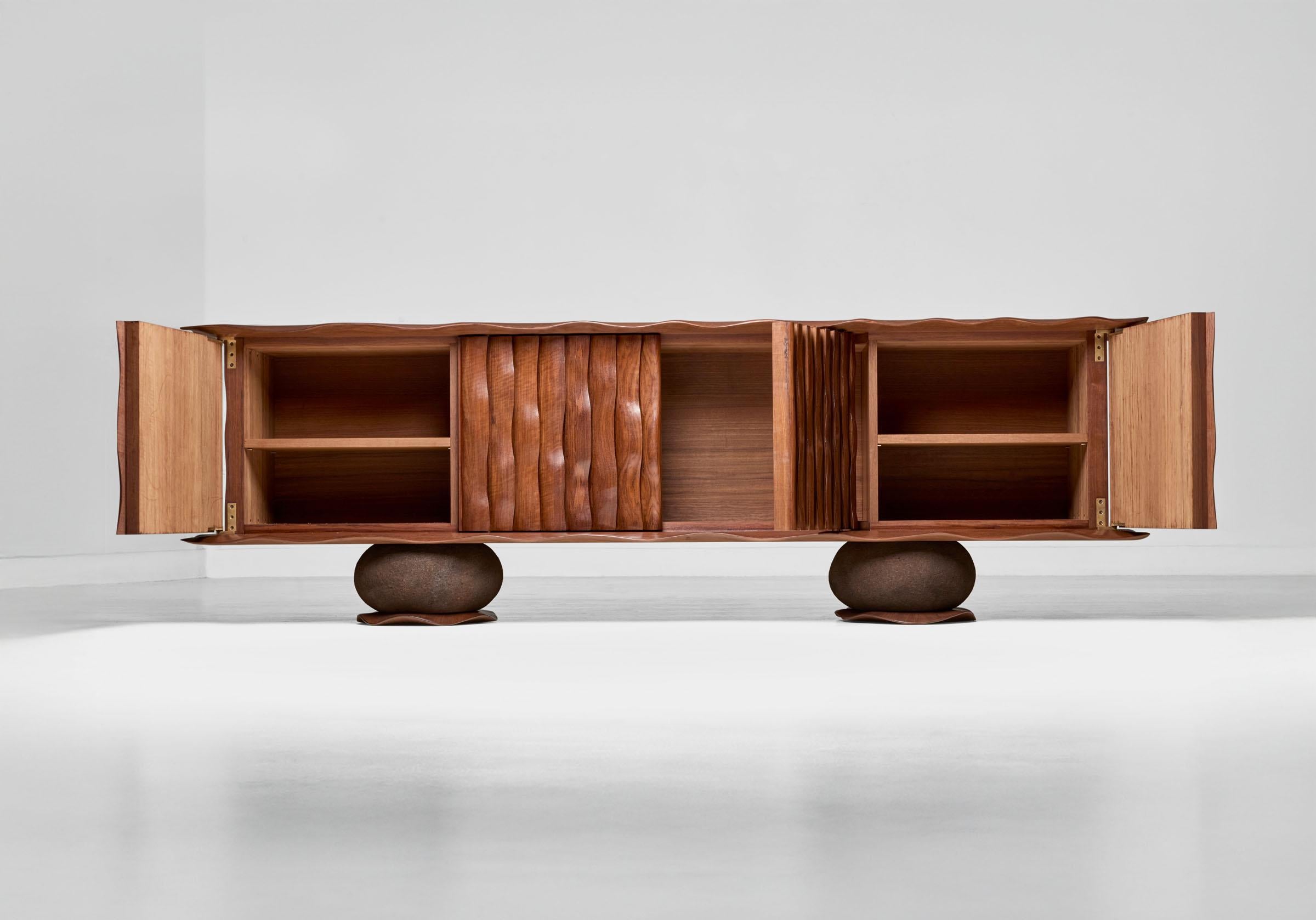 Zeitgenössischer schrank aus fracéholz In gentle touch by Benoit Viaene (Belgisch) im Angebot