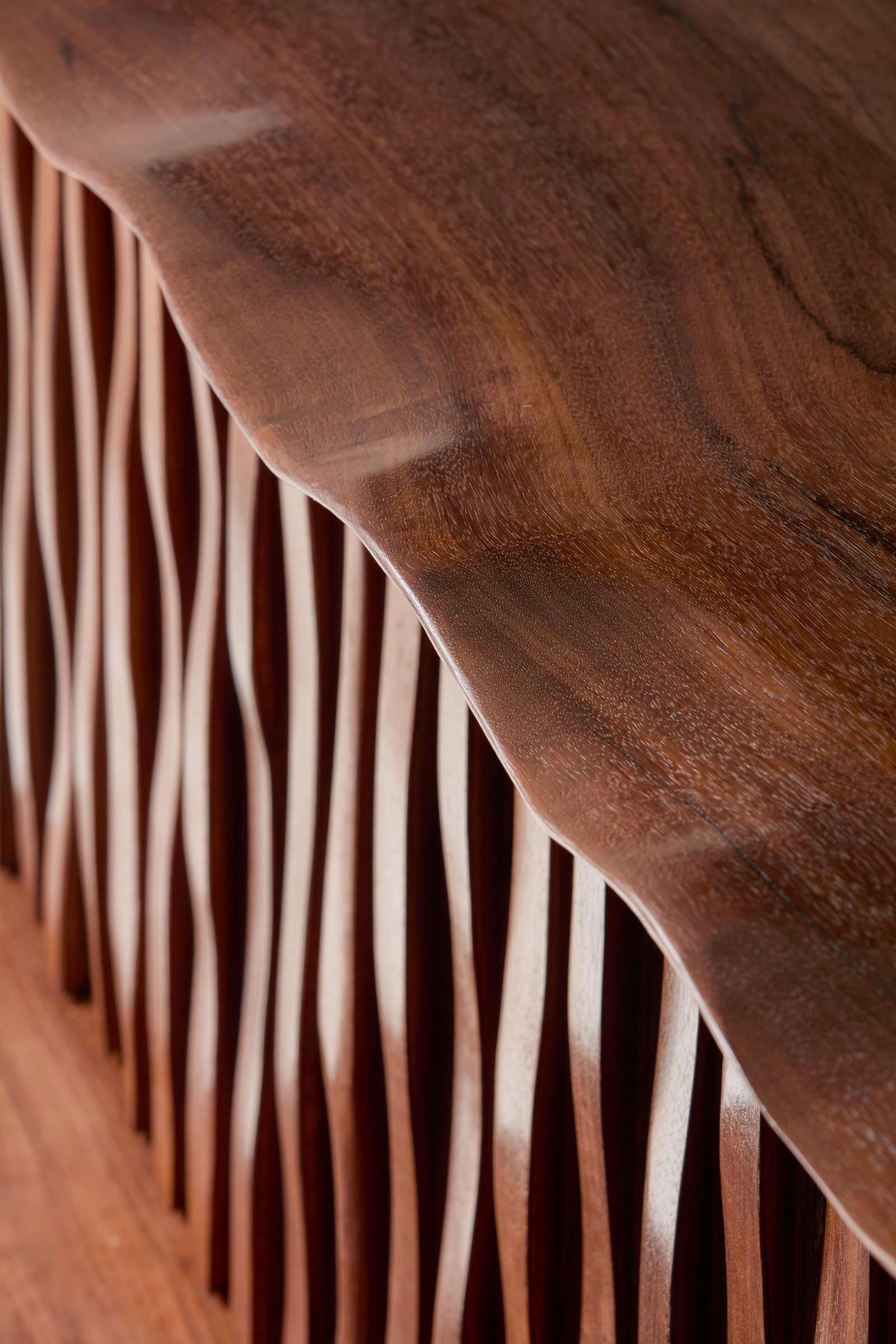 Zeitgenössischer schrank aus fracéholz In gentle touch by Benoit Viaene im Zustand „Neu“ im Angebot in 1204, CH