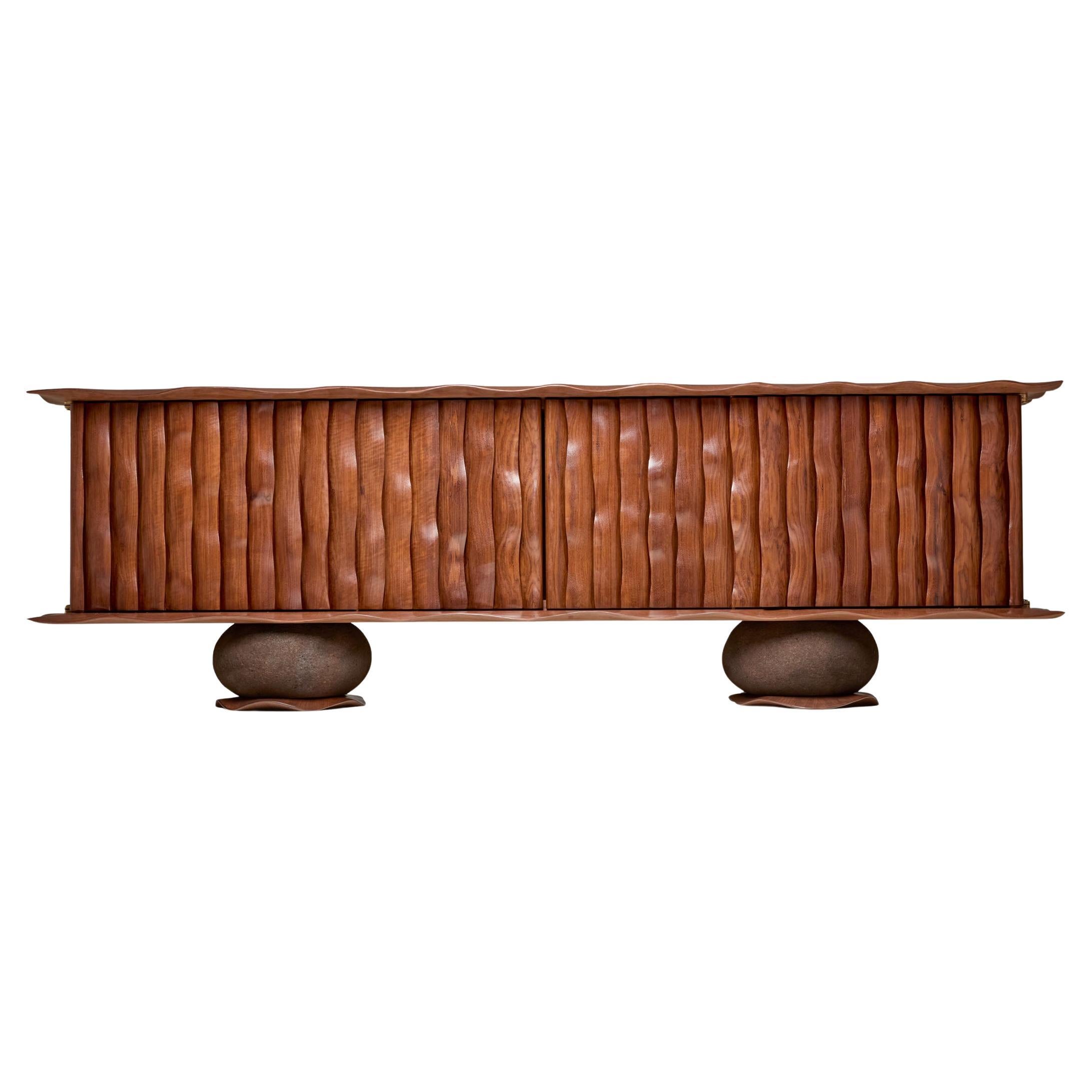 Zeitgenössischer schrank aus fracéholz In gentle touch by Benoit Viaene im Angebot