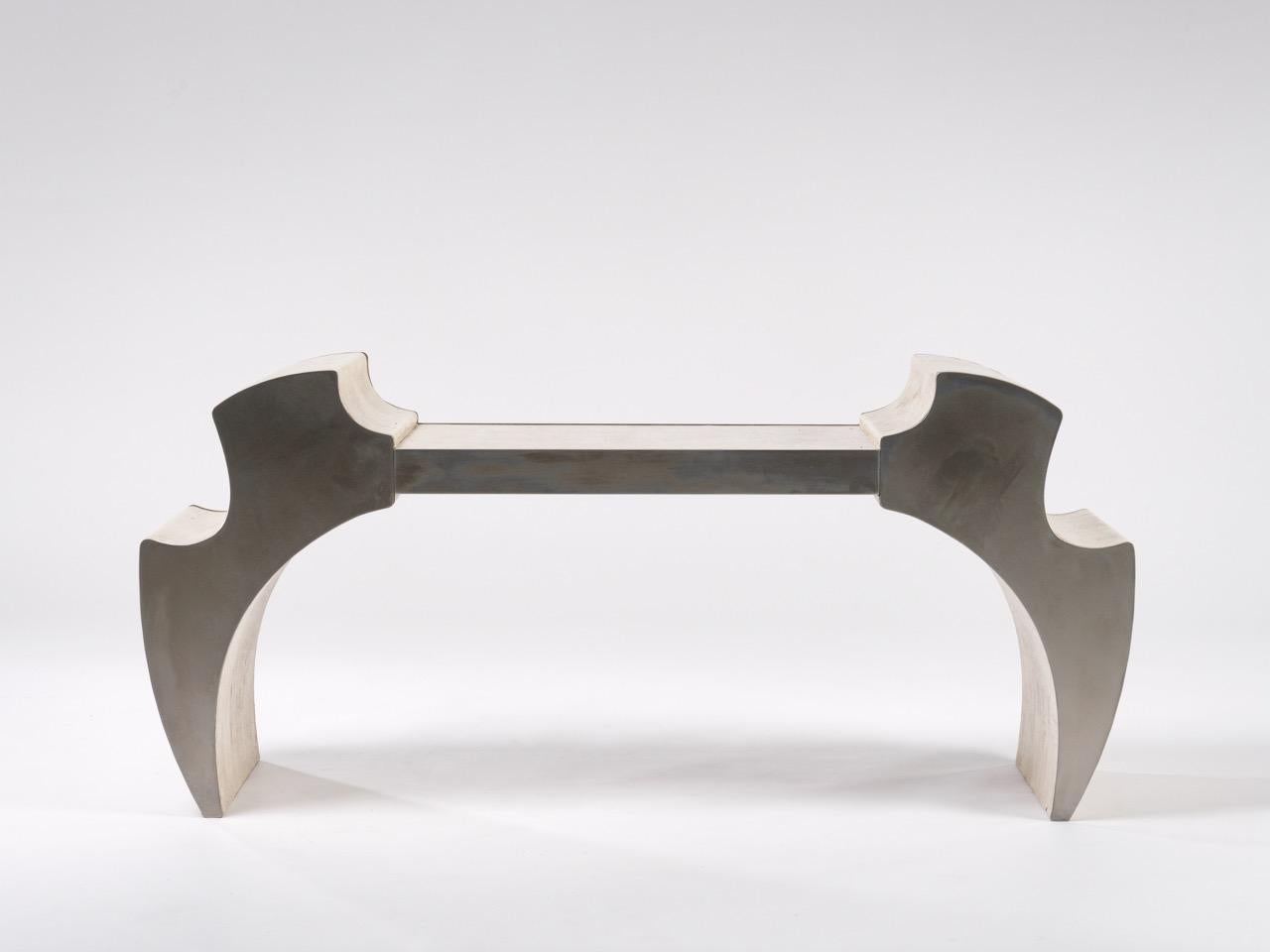 Contemporary Fragment Bench II mit weiß patiniertem Leder Bone (Belgisch) im Angebot