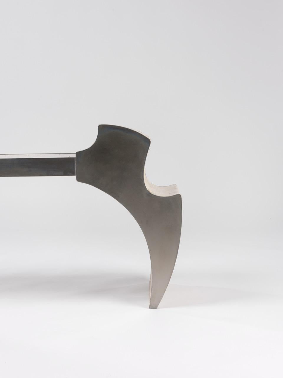 Contemporary Fragment Bench II mit weiß patiniertem Leder Bone (Handgefertigt) im Angebot
