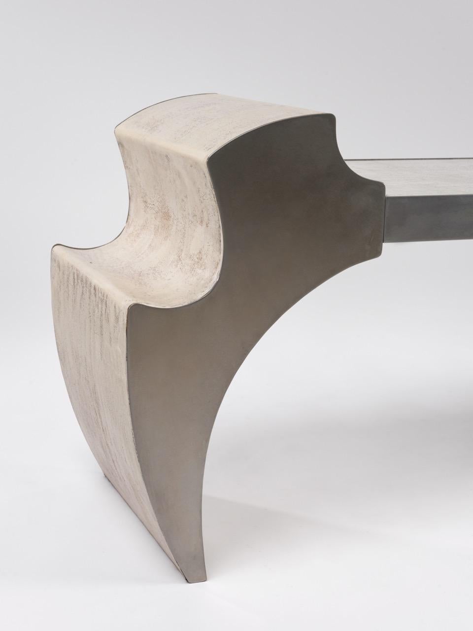 Contemporary Fragment Bench II mit weiß patiniertem Leder Bone (Edelstahl) im Angebot