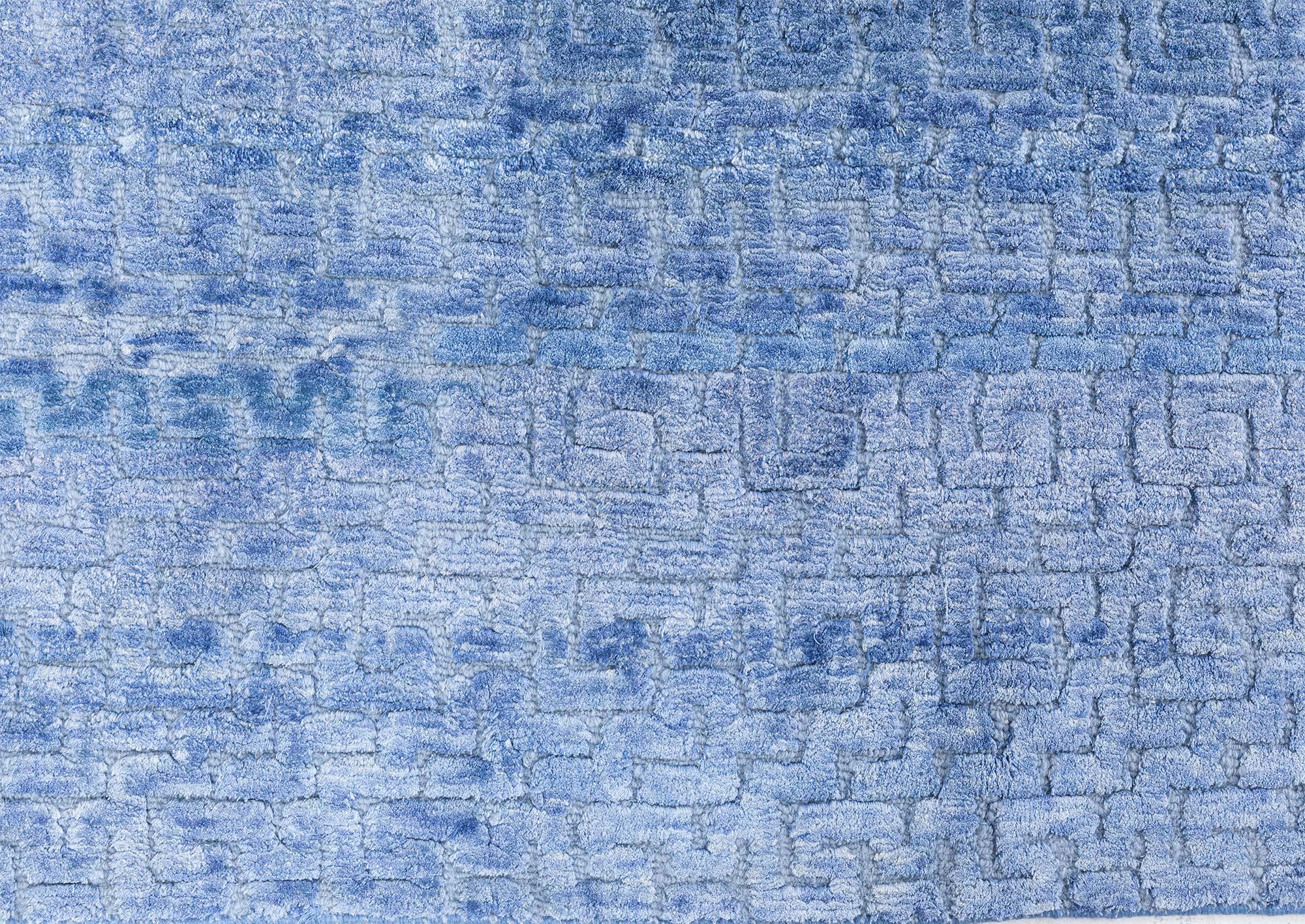 Tapis de soie bleu contemporain Fragment par Doris Leslie Blau
Taille : 7'8