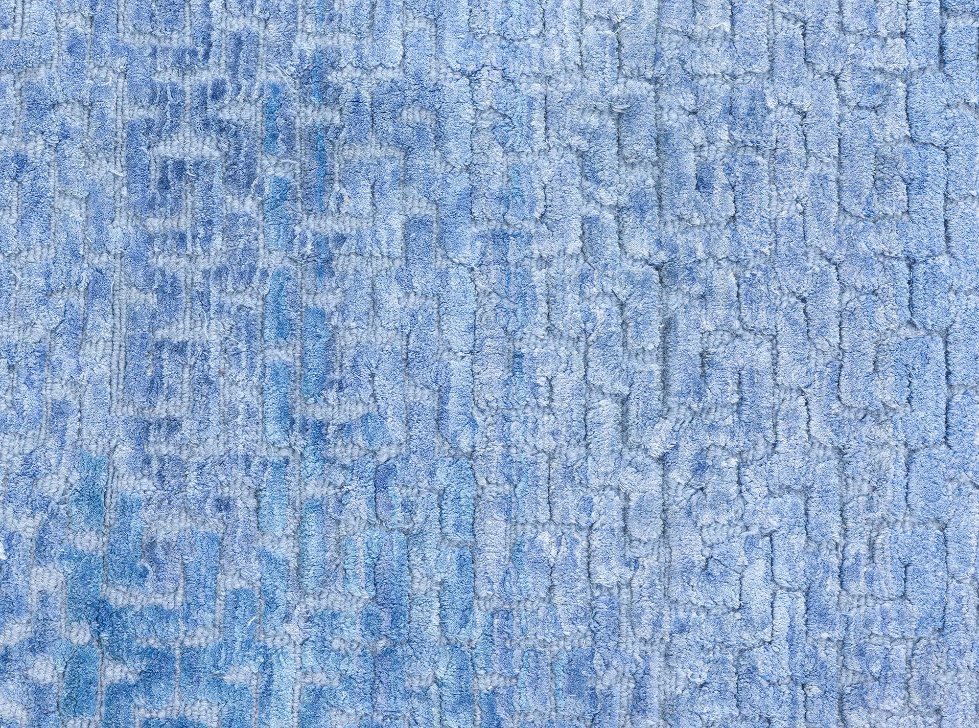 Moderne Tapis de soie bleu contemporain Fragment par Doris Leslie Blau en vente