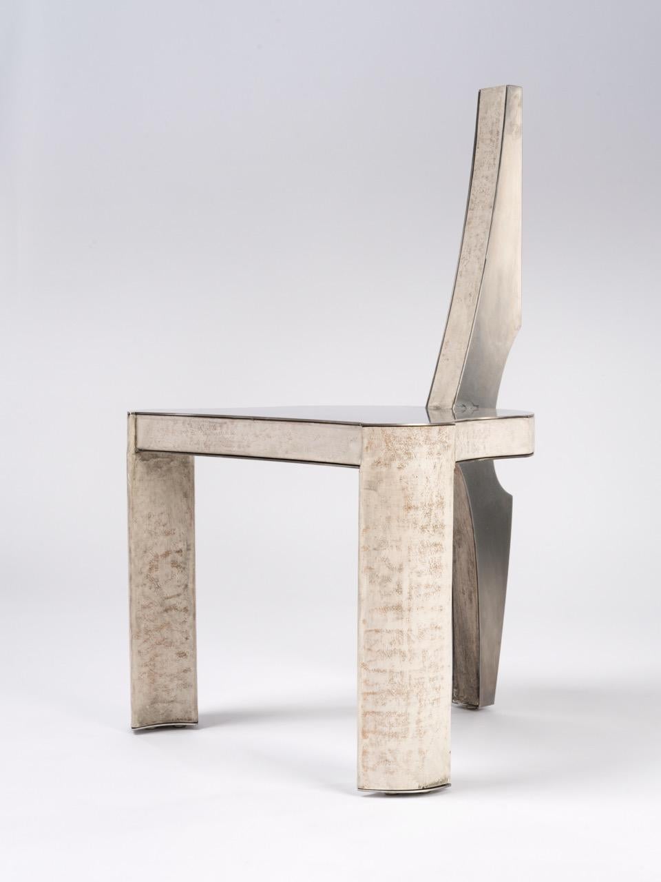 XXI secolo e contemporaneo Sedia Fragment II contemporanea con pelle patinata di osso bianco di Jumandie Seys in vendita