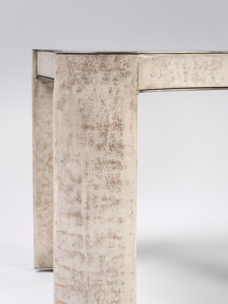 Acciaio inossidabile Sedia Fragment II contemporanea con pelle patinata di osso bianco di Jumandie Seys in vendita