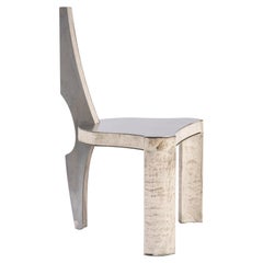 Sedia Fragment II contemporanea con pelle patinata di osso bianco di Jumandie Seys