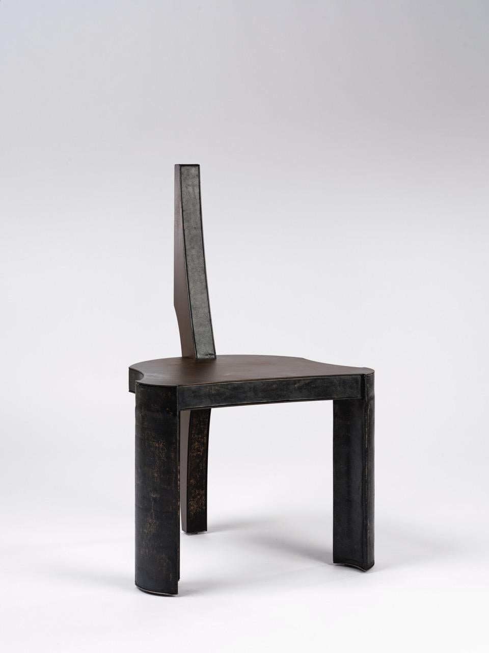 Sedia Fragment II contemporanea con pelle borgogna patinata di Jumandie Seys in vendita 2