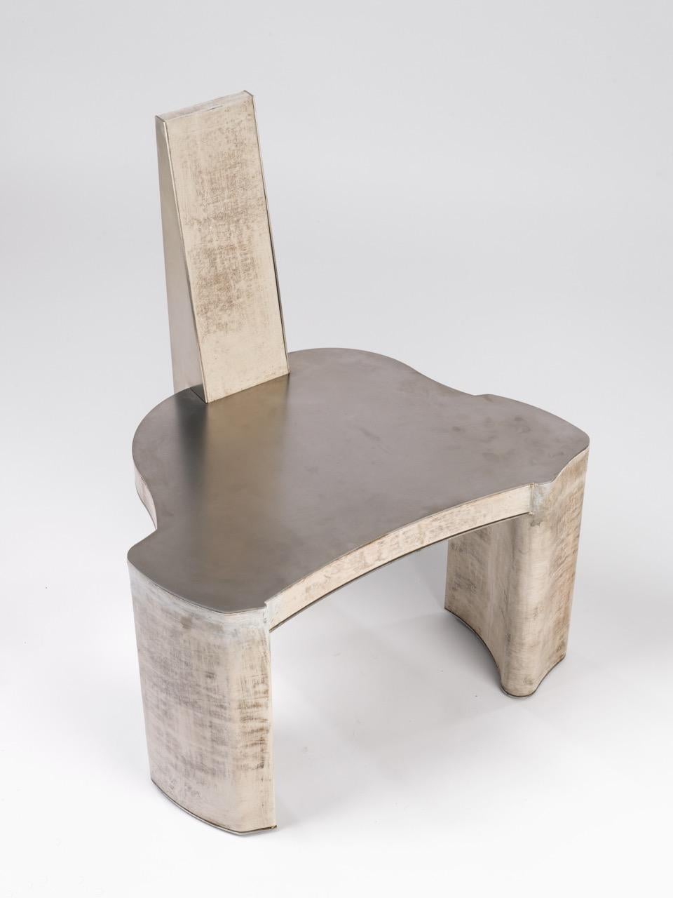 Contemporary Fragment Chair mit patiniertem Leder von Jumandie Seys (Edelstahl) im Angebot