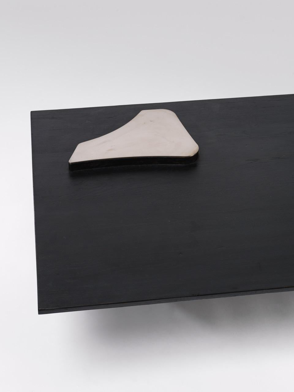 Table basse contemporaine Fragment en cuir patiné par Jumandie Seys en vente 5