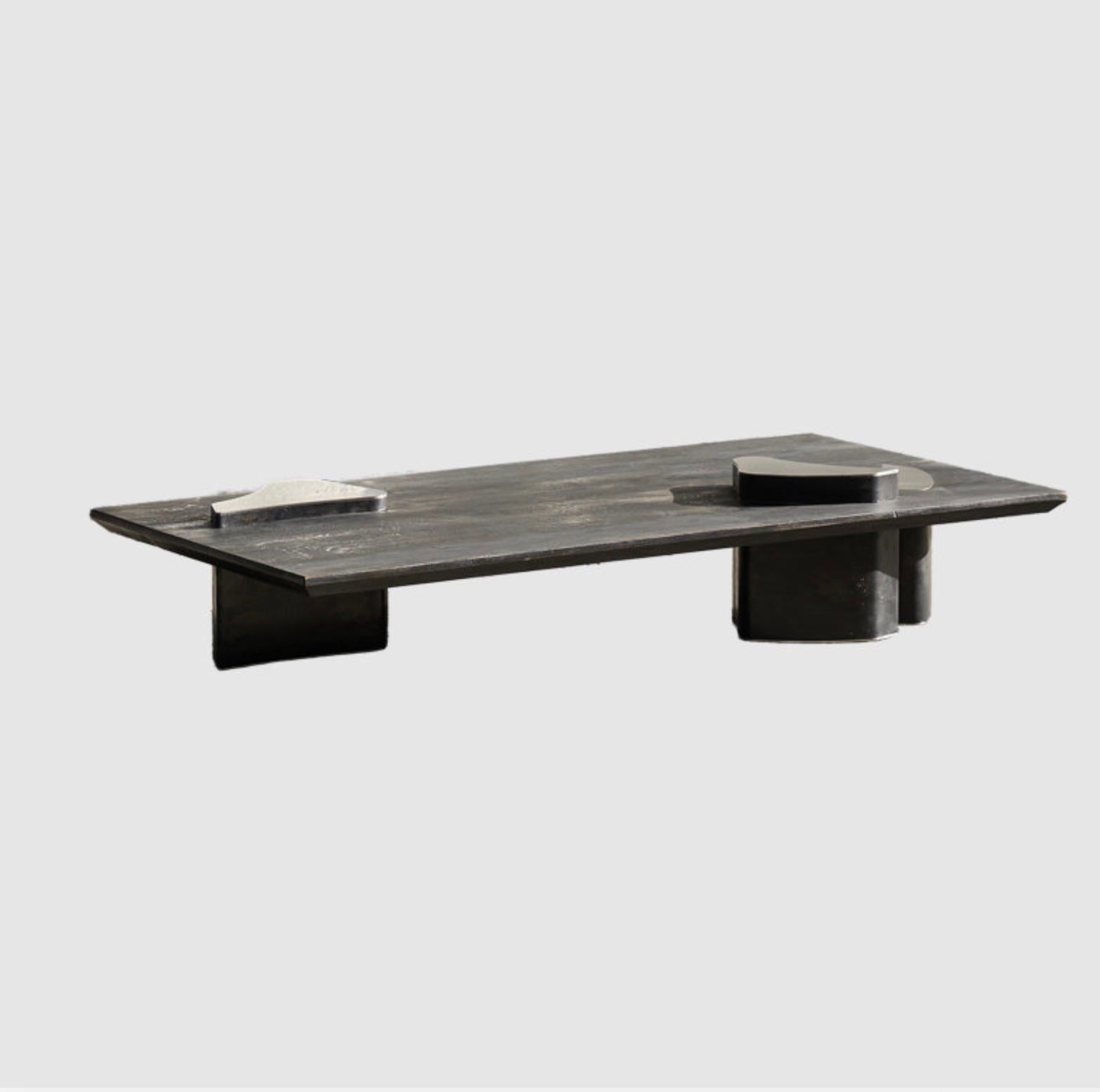 Belge Table basse contemporaine Fragment en cuir patiné par Jumandie Seys en vente