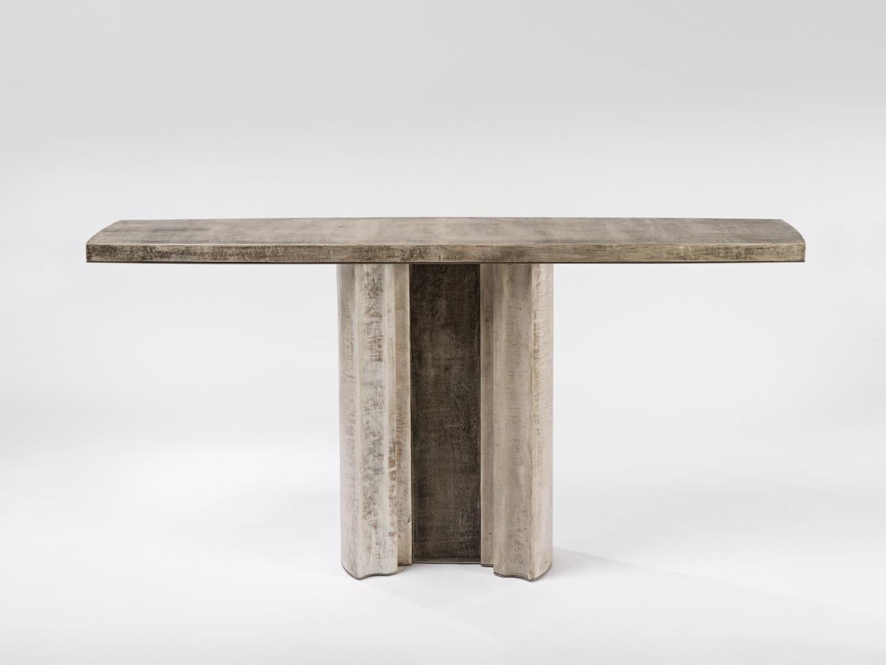 Consola Contemporánea Fragmento III de cuero patinado blanco hueso Acero inoxidable en venta