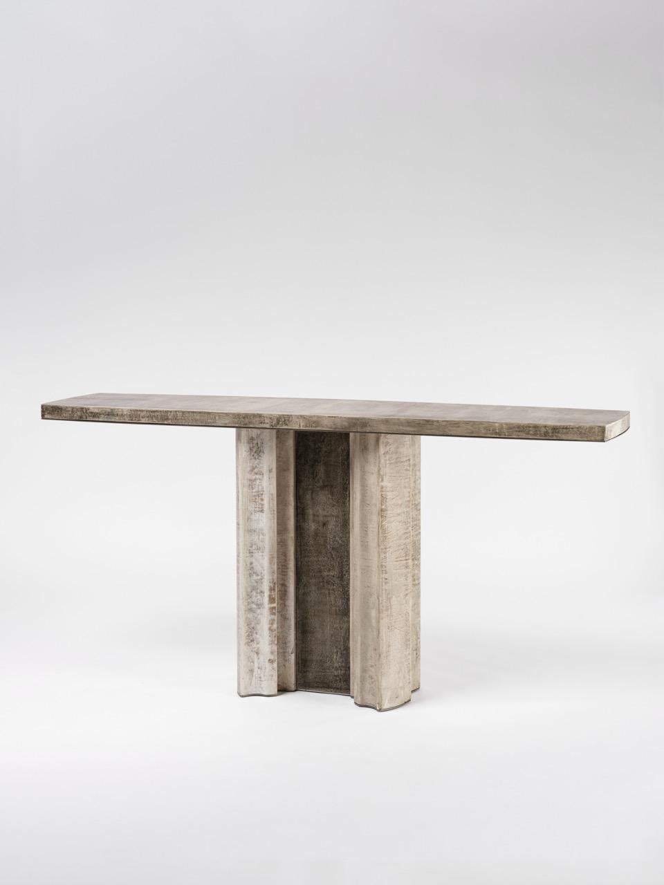Consola Contemporánea Fragmento III de cuero patinado blanco hueso en venta 1
