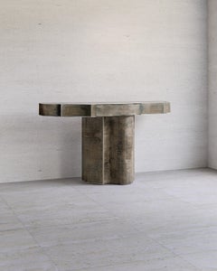 Contemporary Fragment Konsolentisch mit patiniertem Leder von Jumandie Seys