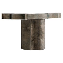 Consolle Fragment contemporanea con pelle patinata di Jumandie Seys