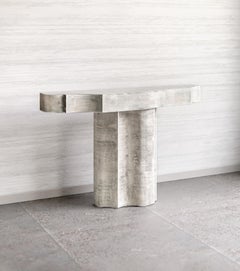 Consola contemporánea Fragmentada de cuero patinado claro de Jumandie Seys