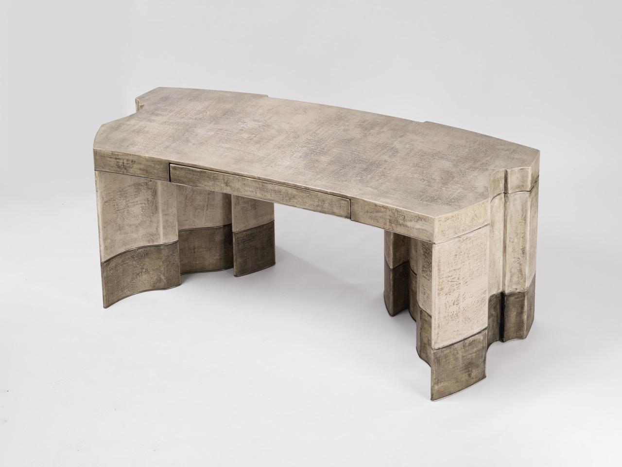 Contemporary Fragment Desk mit knochenweiß patiniertem Leder im Angebot 5